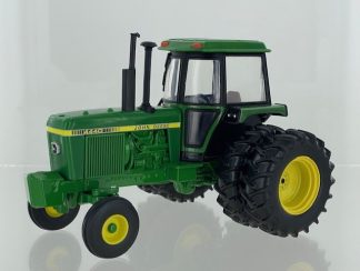 John Deere 4440 2wd med tvillinghjul Limited Edition 1/32 Britains